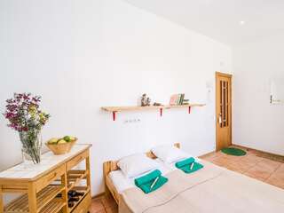 Хостелы Downtown Forest Hostel & Camping Вильнюс Двухместный номер с 1 кроватью и общей ванной комнатой-2