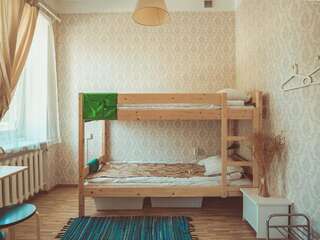 Хостелы Downtown Forest Hostel & Camping Вильнюс Кровать в общем 4-местном номере для мужчин и женщин-2