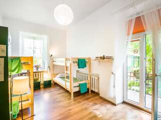 Хостелы Downtown Forest Hostel & Camping Вильнюс Кровать в общем 4-местном номере для мужчин и женщин-4