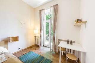 Хостелы Downtown Forest Hostel & Camping Вильнюс Двухместный номер с 1 кроватью и общей ванной комнатой-13