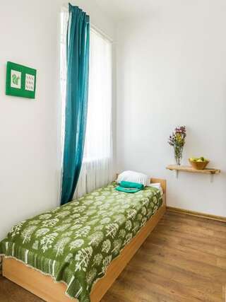 Хостелы Downtown Forest Hostel & Camping Вильнюс Одноместный номер с общей ванной комнатой-3