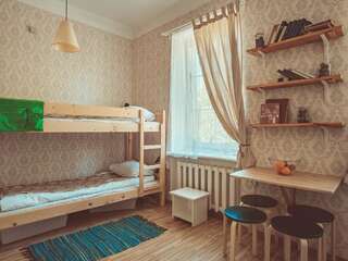 Хостелы Downtown Forest Hostel & Camping Вильнюс Кровать в общем 4-местном номере для мужчин и женщин-1