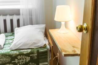 Хостелы Downtown Forest Hostel & Camping Вильнюс Трехместный номер с общей ванной комнатой-8